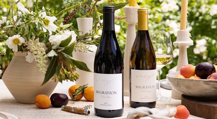 Migration wines on a table with wine and fruit